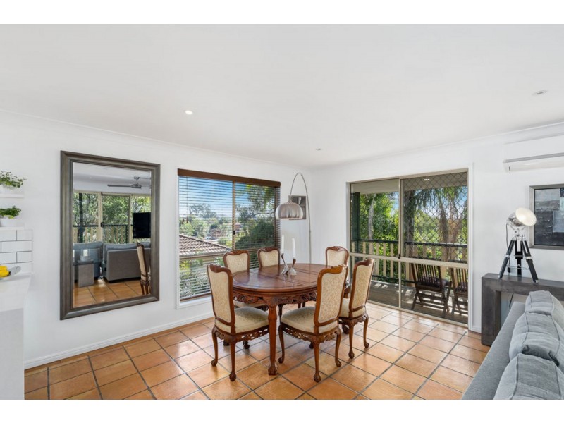 98A Explorers Way, Highland Park QLD 4211
