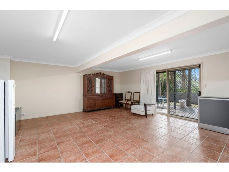98A Explorers Way, Highland Park QLD 4211