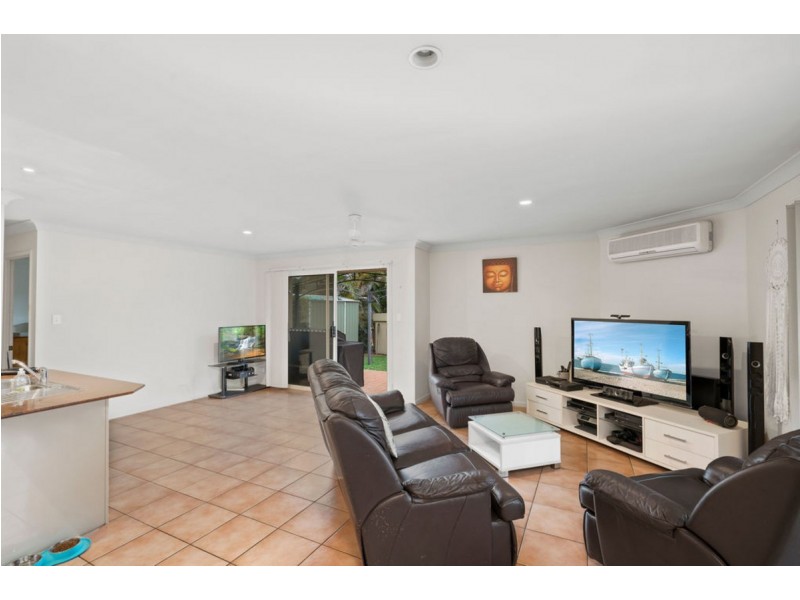 1/2 Josh Court, Ashmore QLD 4214