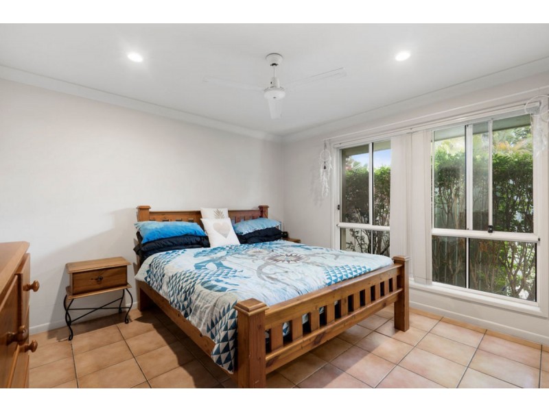 1/2 Josh Court, Ashmore QLD 4214