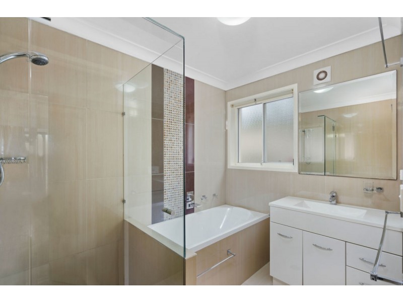 4 Moray Court, Highland Park QLD 4211