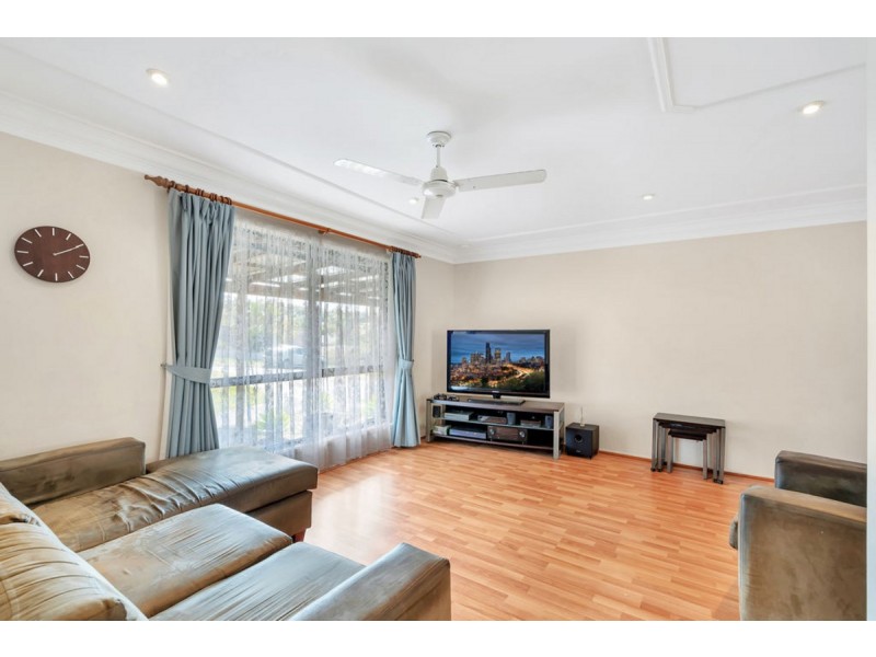 17 Kilmarnock Close, Highland Park QLD 4211