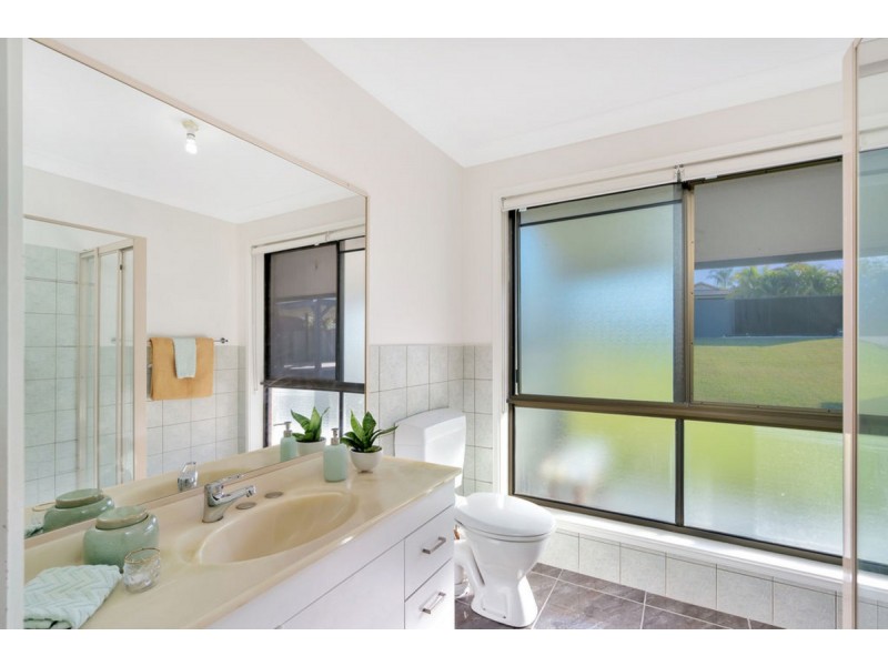 28 Hastings Crescent, Carrara QLD 4211