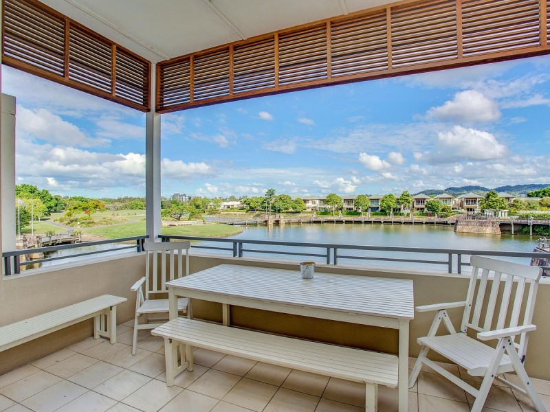 2/802 Glades Drive, Robina QLD 4226