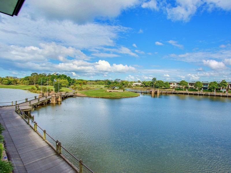 2/802 Glades Drive, Robina QLD 4226