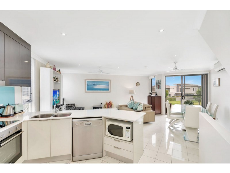 68/5074 Emerald Island Drive, Carrara QLD 4211