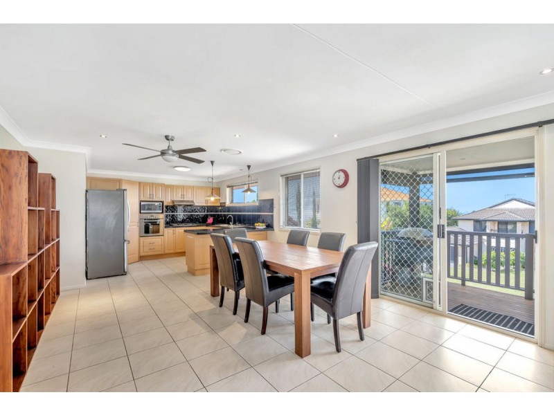 4 Mercure Place, Highland Park QLD 4211