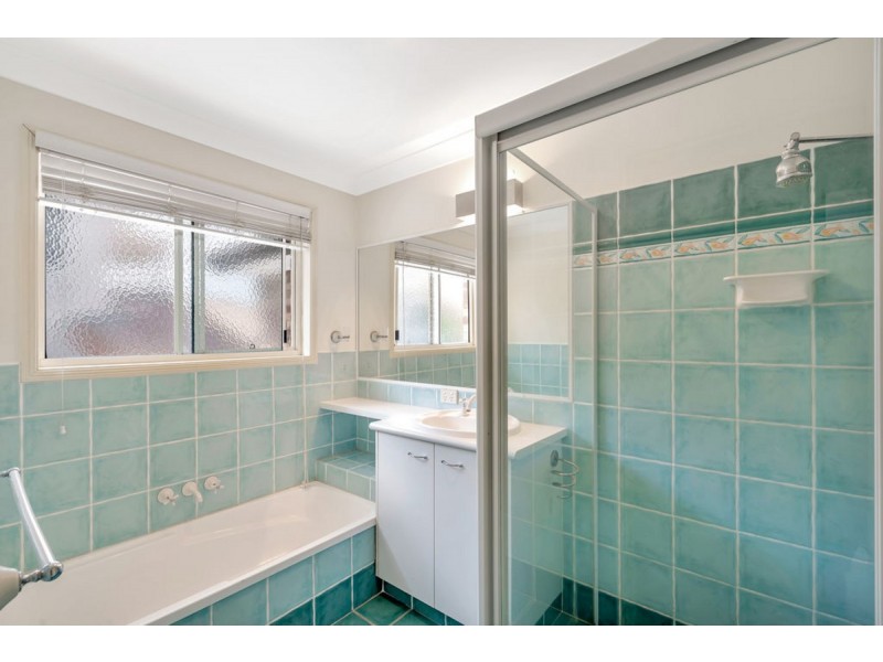 4 Mercure Place, Highland Park QLD 4211
