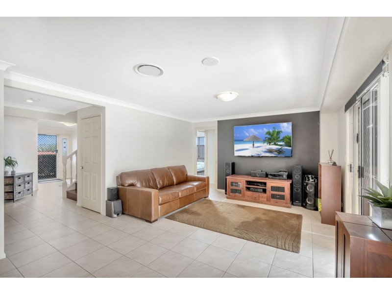 4 Mercure Place, Highland Park QLD 4211