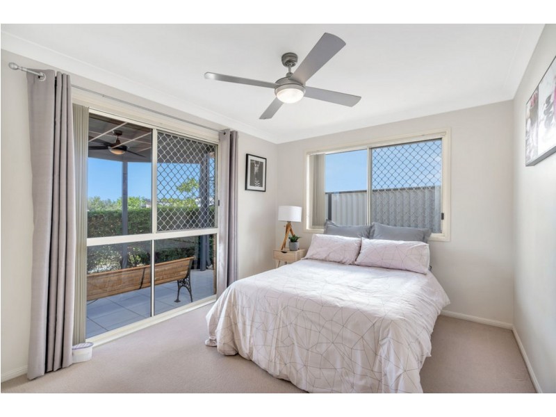 4 Mercure Place, Highland Park QLD 4211