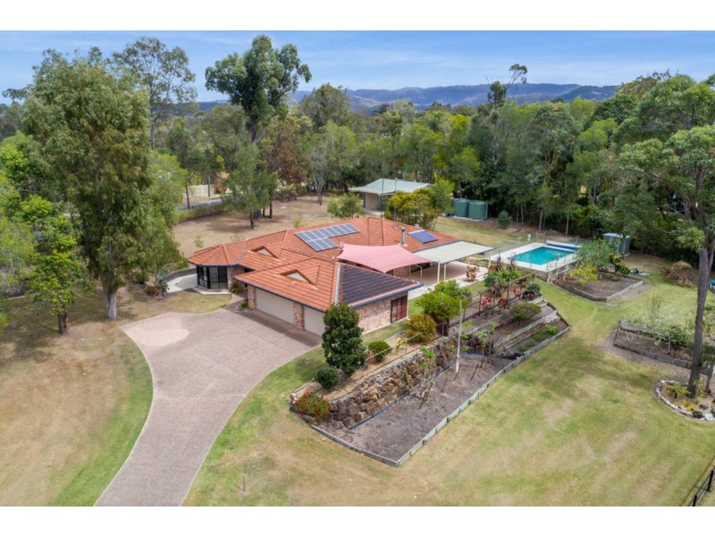 2 Lawnhill Drive, Nerang QLD 4211