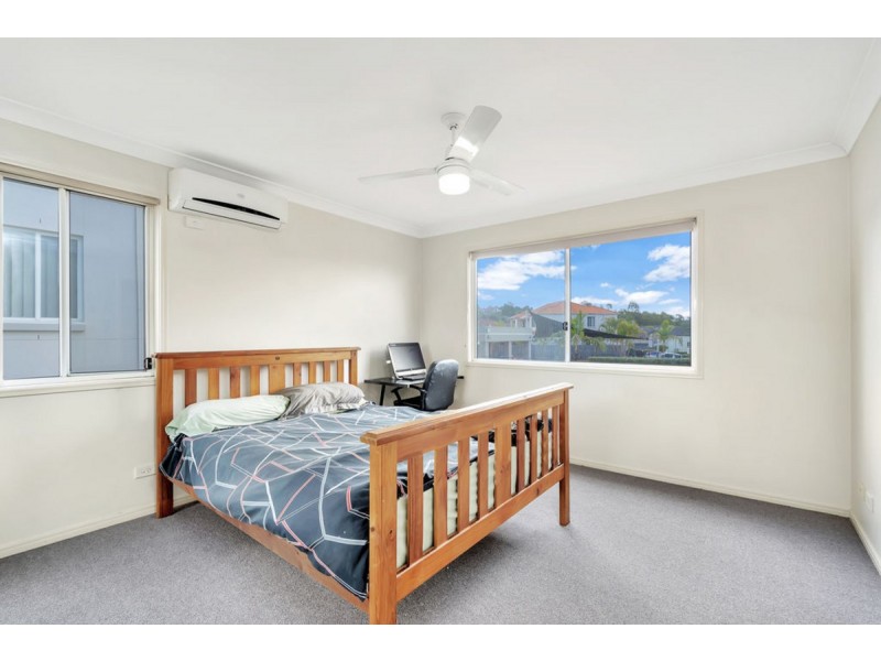 44/74 Universal Street, Pacific Pines QLD 4211