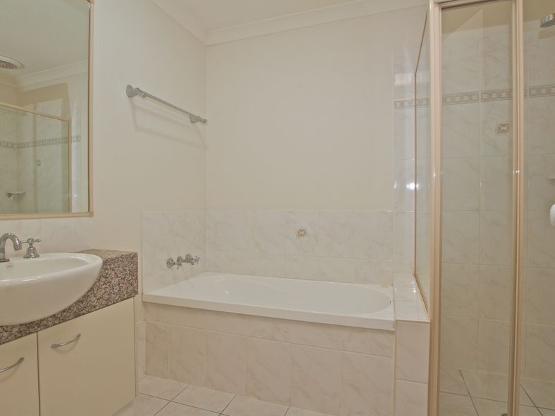 2/42 Riverpark Drive, Nerang QLD 4211