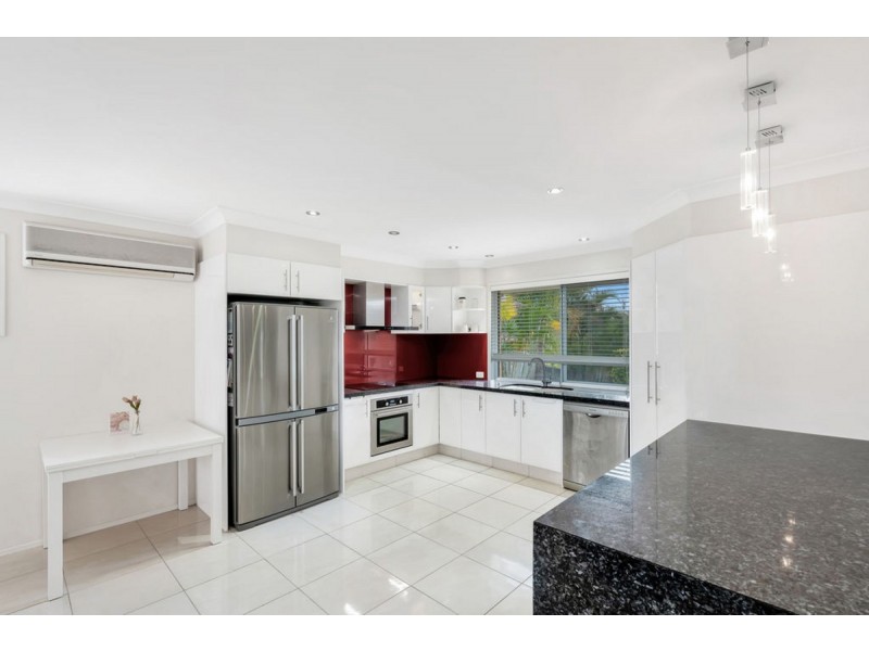 11 Parklane Place, Highland Park QLD 4211