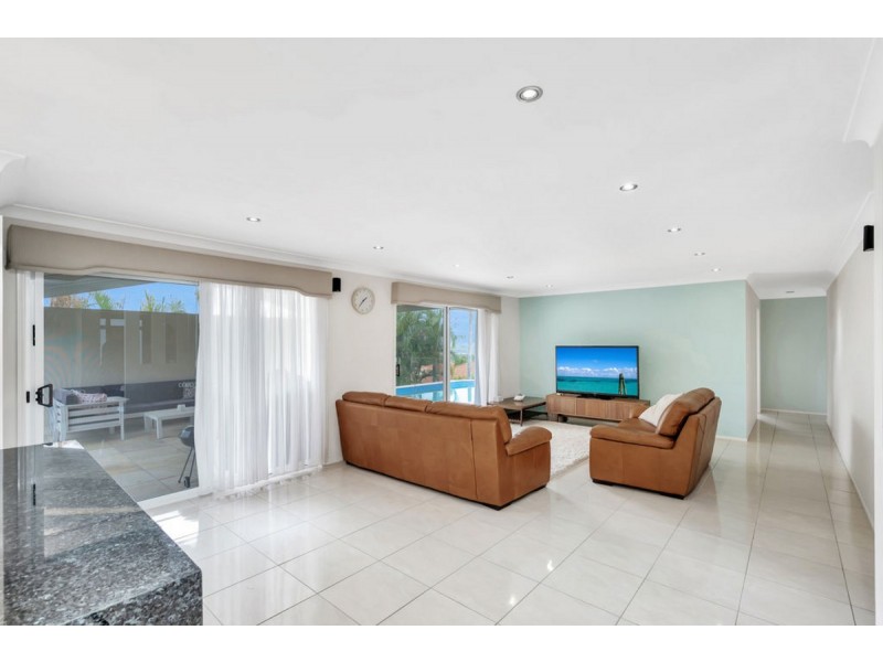 11 Parklane Place, Highland Park QLD 4211