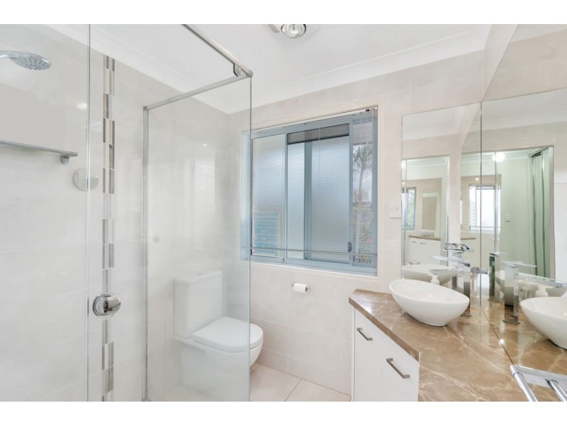 11 Parklane Place, Highland Park QLD 4211