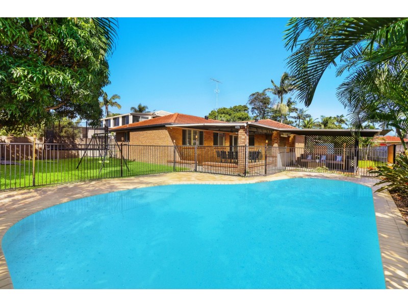 20 Hokitika Street, Broadbeach Waters QLD 4218