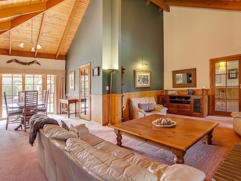 11 Oak Street, Nerang QLD 4211