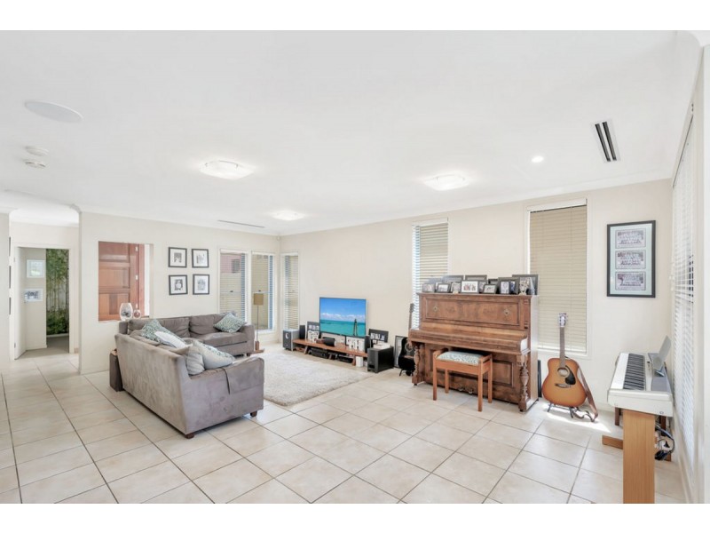 2007/1 The Vistas Drive, Carrara QLD 4211