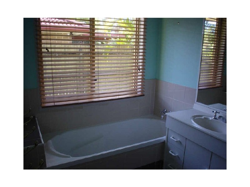 4 Sandalwood Tce, Nerang QLD 4211