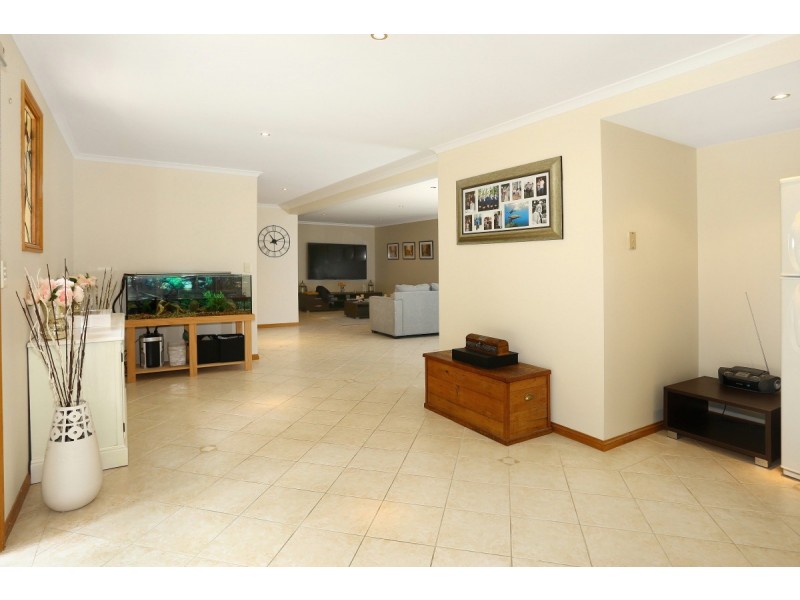 119 Henri Robert Drive, Clagiraba QLD 4211