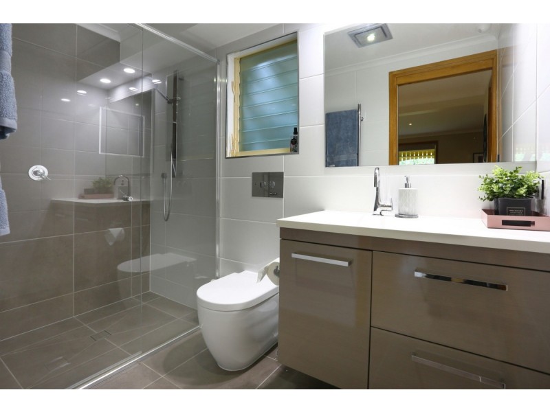 119 Henri Robert Drive, Clagiraba QLD 4211