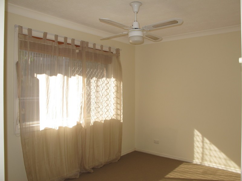 4 Guthrie Parade, Carrara QLD 4211