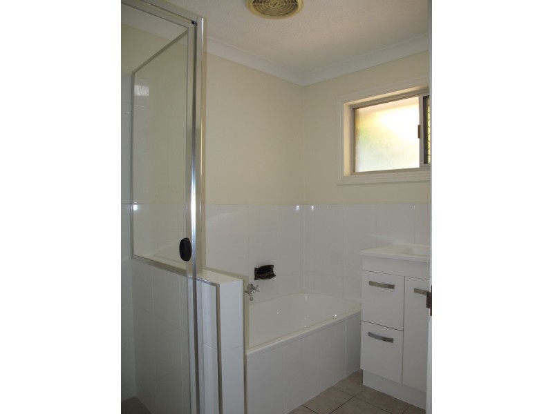 4 Guthrie Parade, Carrara QLD 4211