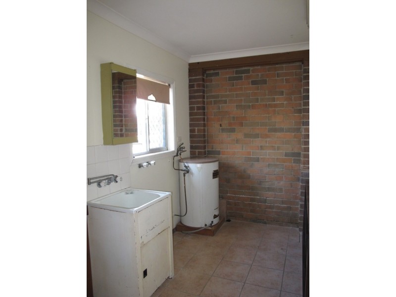 4 Guthrie Parade, Carrara QLD 4211