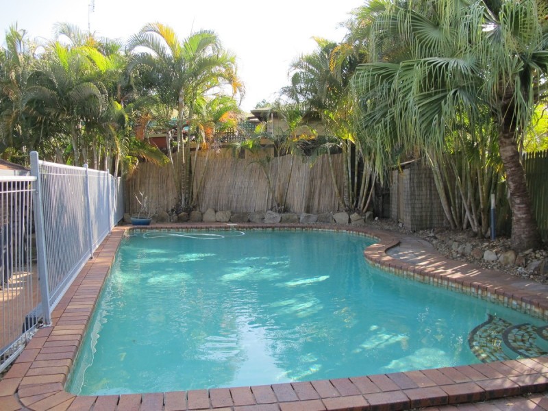 4 Guthrie Parade, Carrara QLD 4211