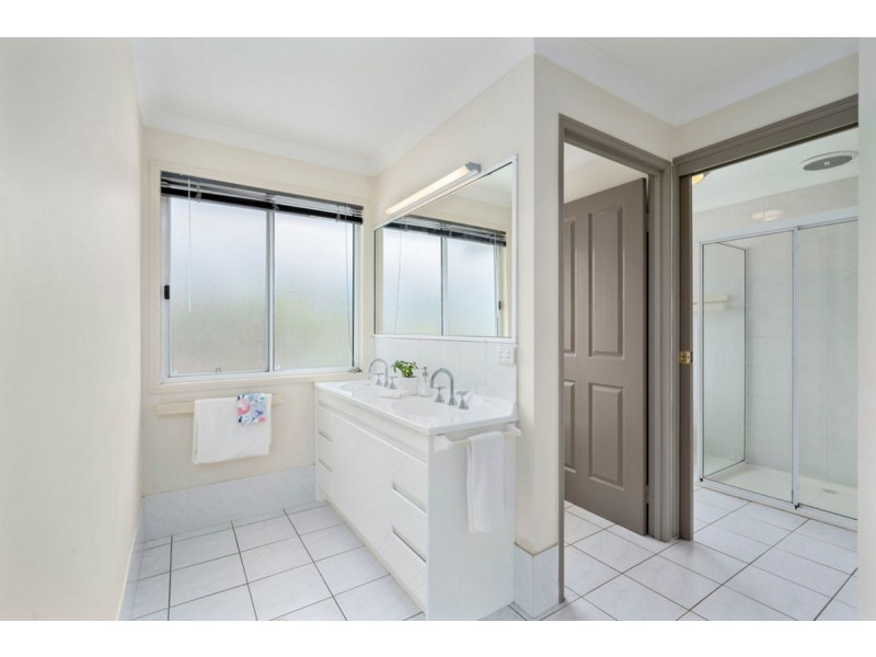 12 Nottingham Place, Highland Park QLD 4211