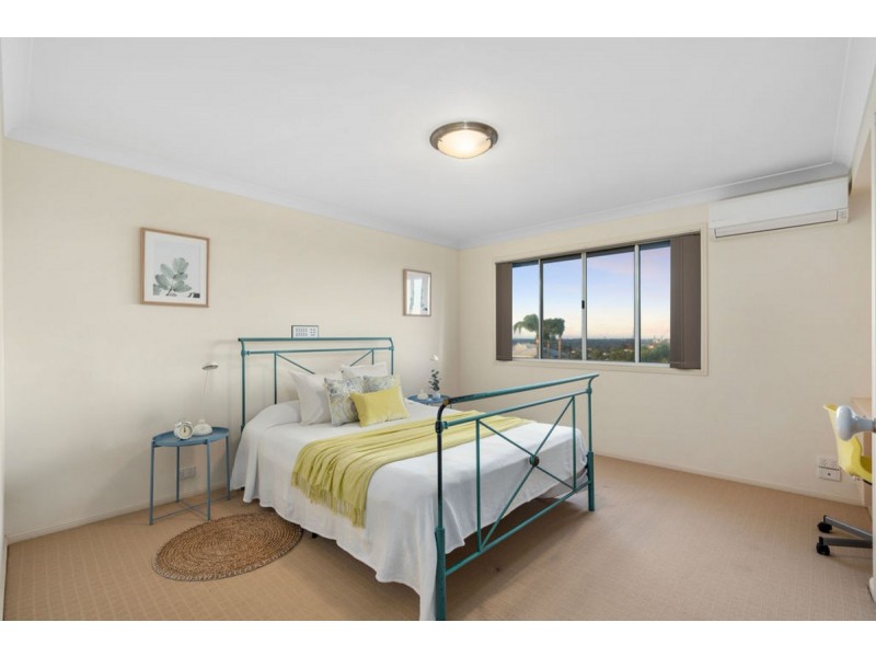 12 Nottingham Place, Highland Park QLD 4211