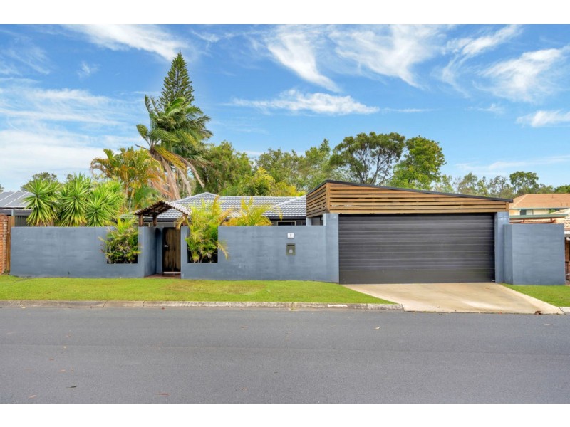 8 Levestam Court, Carrara QLD 4211