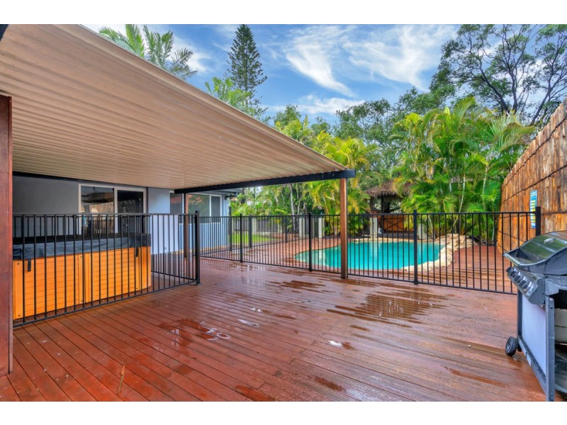 8 Levestam Court, Carrara QLD 4211