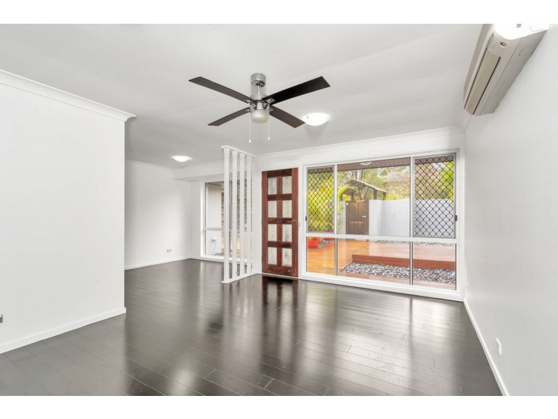 8 Levestam Court, Carrara QLD 4211