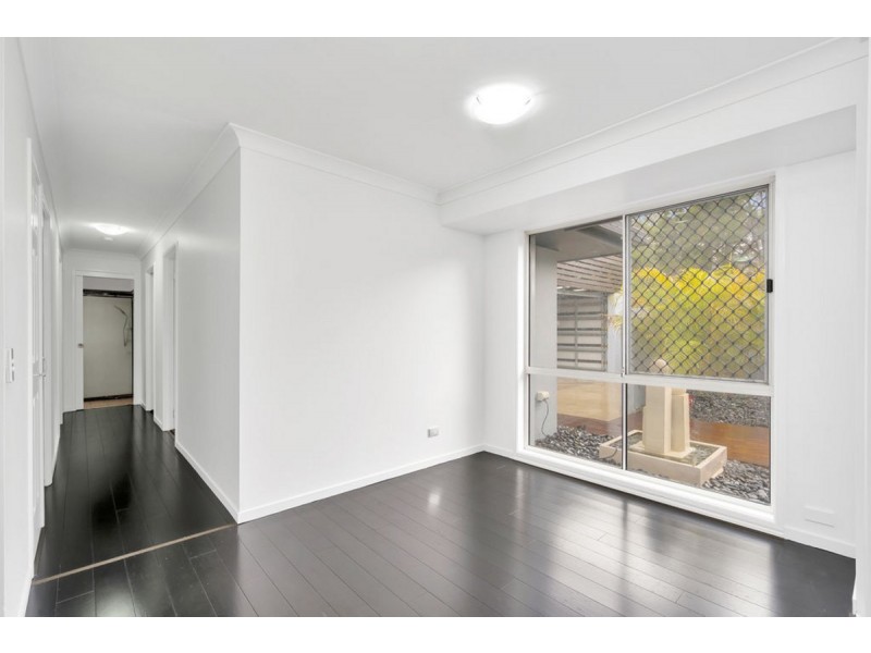 8 Levestam Court, Carrara QLD 4211