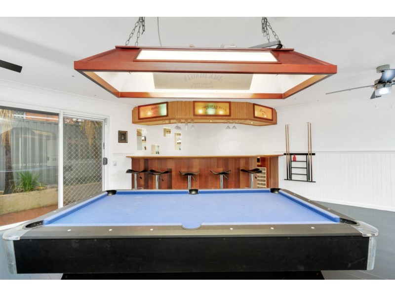 8 Levestam Court, Carrara QLD 4211