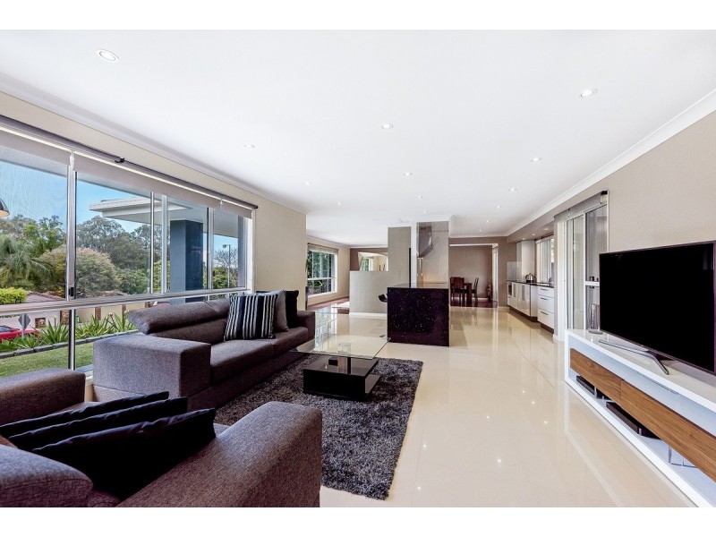 2 Woolmere Street, Carrara QLD 4211