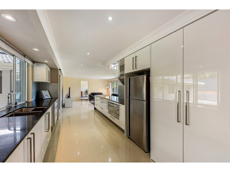 2 Woolmere Street, Carrara QLD 4211