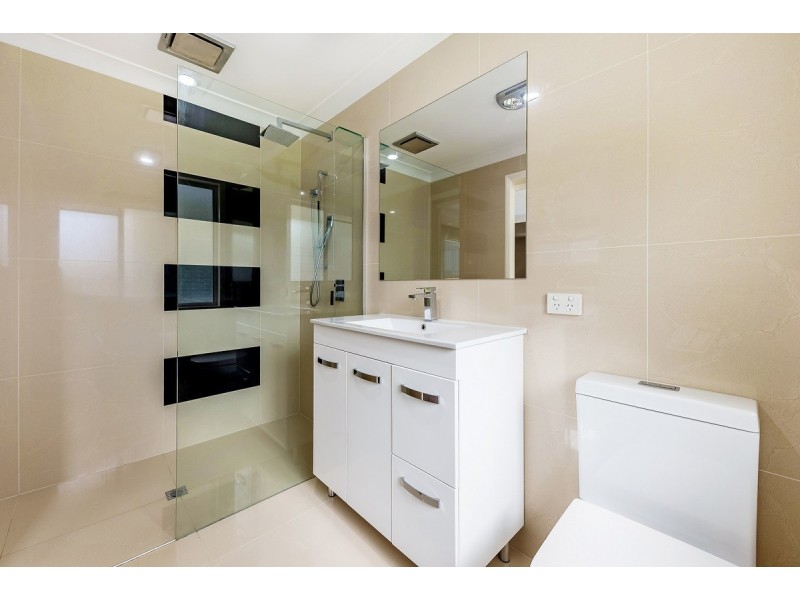 2 Woolmere Street, Carrara QLD 4211