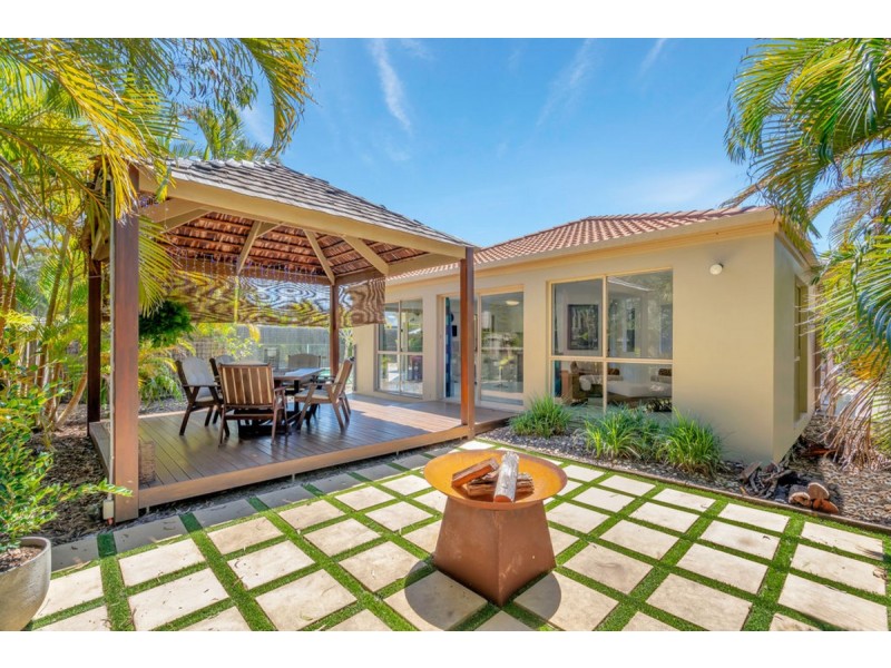 4 Navua Court, Pacific Pines QLD 4211