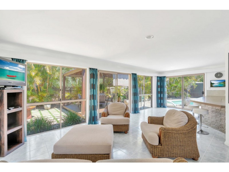4 Navua Court, Pacific Pines QLD 4211