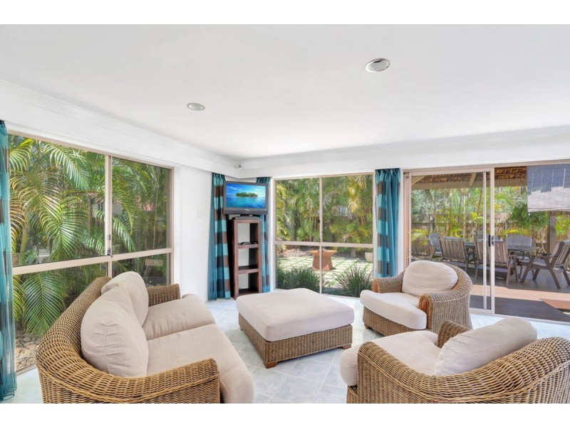 4 Navua Court, Pacific Pines QLD 4211