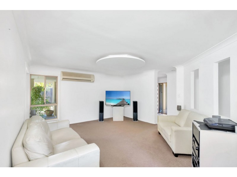 4 Navua Court, Pacific Pines QLD 4211
