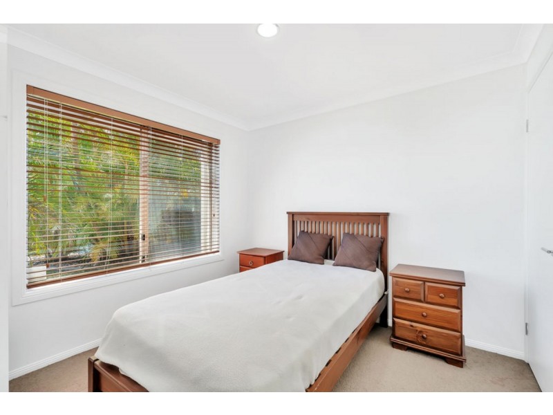 4 Navua Court, Pacific Pines QLD 4211
