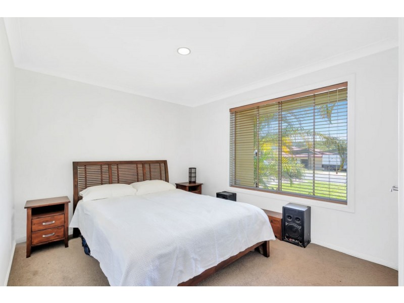 4 Navua Court, Pacific Pines QLD 4211
