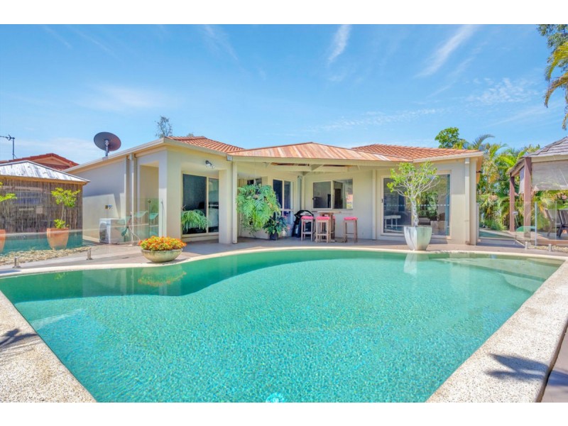 4 Navua Court, Pacific Pines QLD 4211