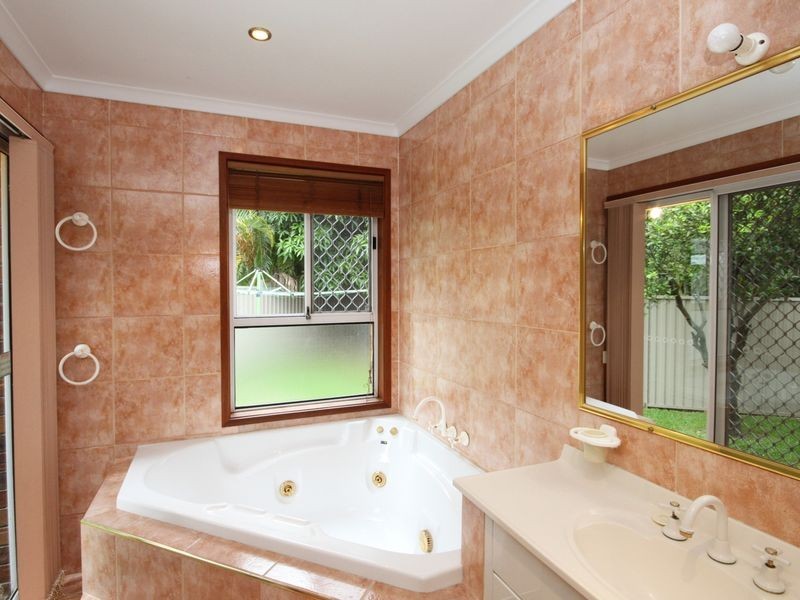 19 Burgundy Court, Highland Park QLD 4211