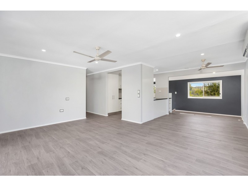 4 Lachlan Avenue, Molendinar QLD 4214