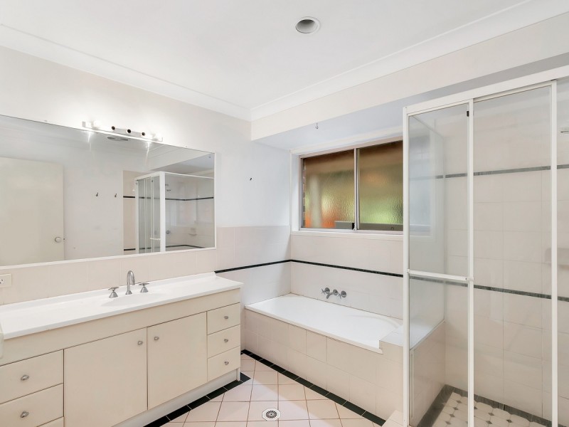 10 Tolhurst Court, Tallai QLD 4213